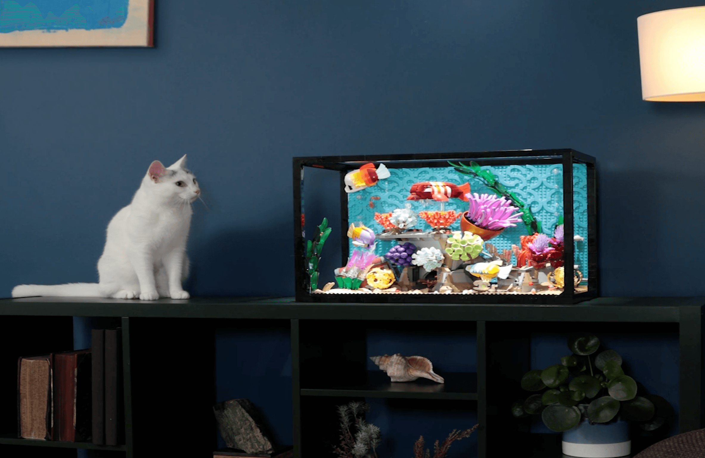 Un acquario senza acqua: il mondo tropicale reinterpretato da Lego